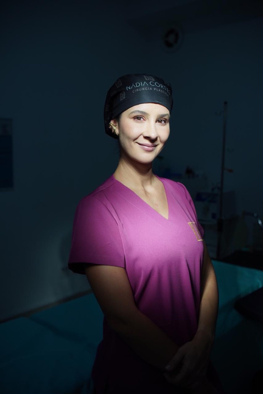 Dra. Nádia Côrtes, especialista em mastopexia sem próteses