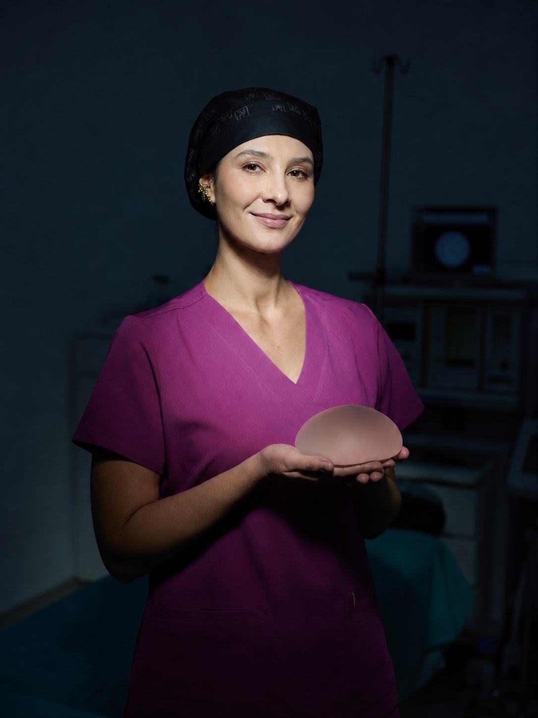 Dra. Nádia Côrtes, especialista em mamoplastia